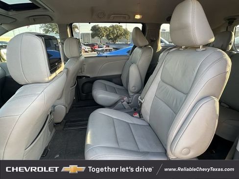 Used 2018 Toyota Sienna XLE w/ XLE Navigation Package FWD image 27