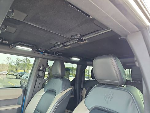 Used 2023 Ford Bronco Wildtrak image 34