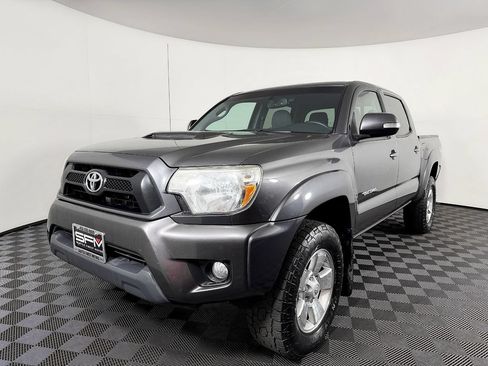 Used 2012 Toyota Tacoma 4x4 Double Cab w/ TRD Sport Pkg image 2