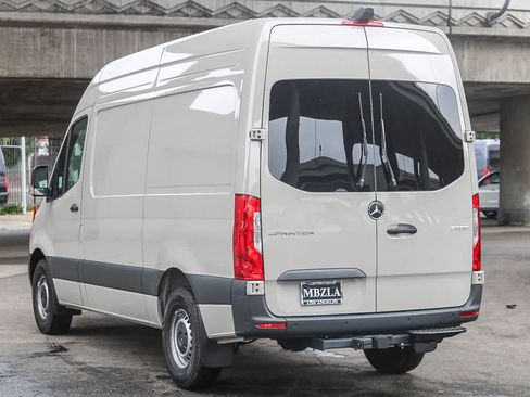 Used 2024 Mercedes-Benz Sprinter 2500 image 8