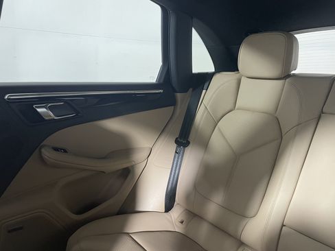 Used 2025 Porsche Macan image 15