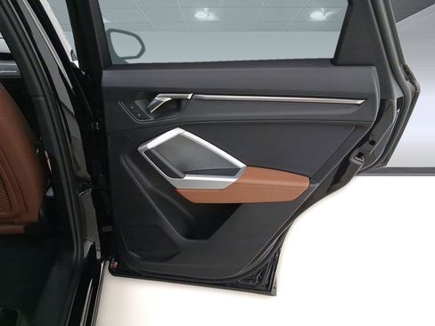 Certified 2025 Audi Q3 2.0T Premium w/ Convenience Package image 29