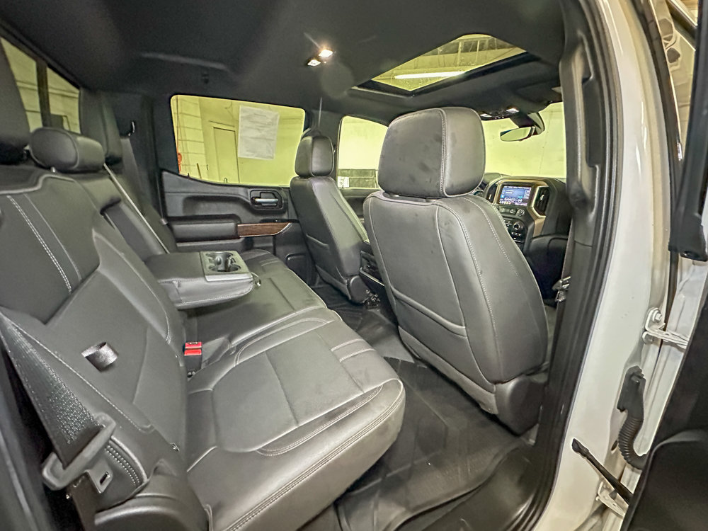 Used 2022 Chevrolet Silverado 1500 High Country w/ Technology Package AWD/4WD image 28