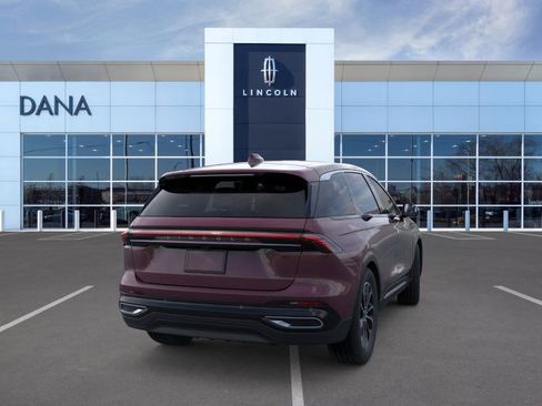 New 2025 Lincoln Nautilus Premier image 8