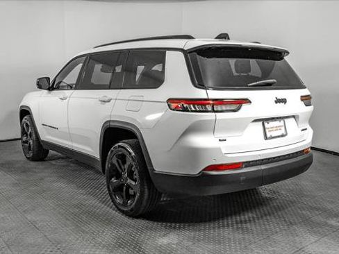Used 2023 Jeep Grand Cherokee L Limited w/ Black Appearance Package RWD image 6