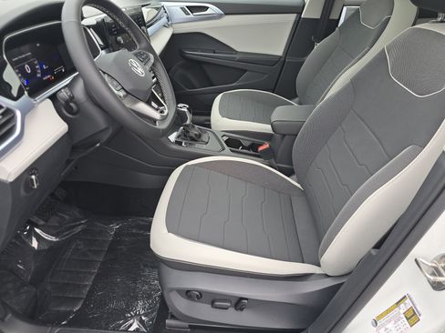 New 2026 Volkswagen Taos SE FWD image 18