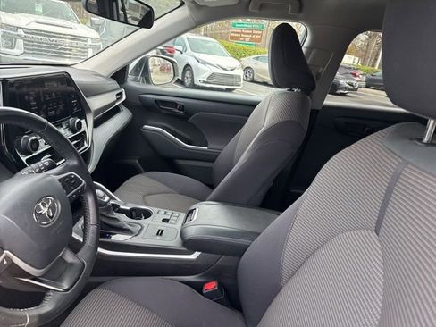 Used 2023 Toyota Highlander LE image 8