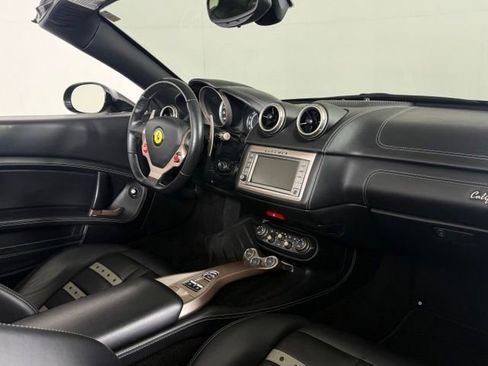 Used 2014 Ferrari California RWD image 20