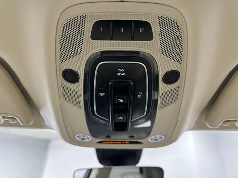 Used 2018 Bentley Bentayga image 47