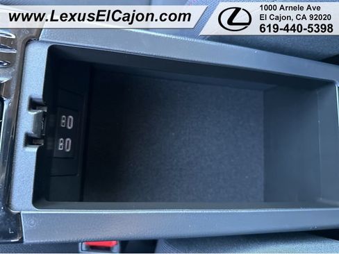 Used 2024 Toyota Prius Prime FWD image 30