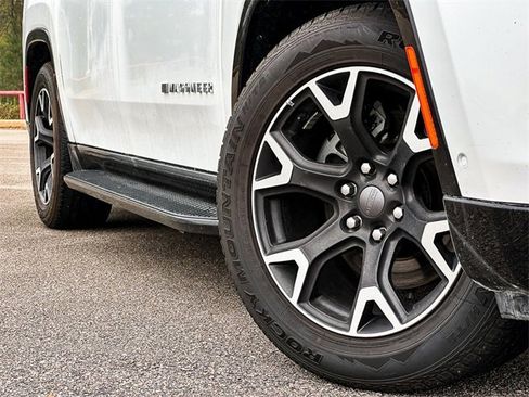 Used 2024 Jeep Wagoneer L Series III w/ Flexible Seating Group image 2