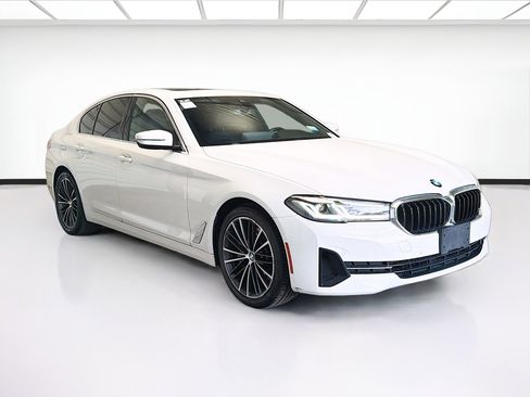 Used 2022 BMW 530i w/ Convenience Package image 3