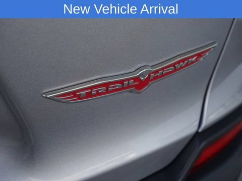 Used 2019 Jeep Cherokee Trailhawk AWD/4WD image 17