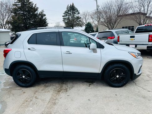 Used 2019 Chevrolet Trax LT w/ LT Convenience Package image 2