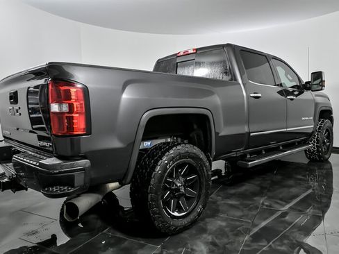 Used 2016 GMC Sierra 3500 Denali w/ Duramax Plus Package image 9
