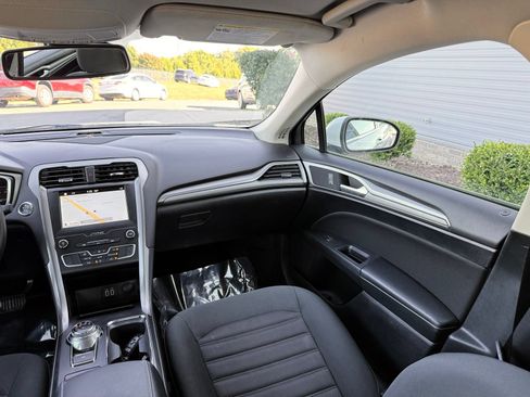 Used 2019 Ford Fusion SE FWD image 23