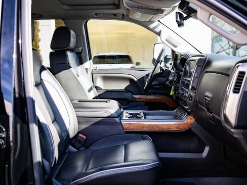 Used 2018 Chevrolet Silverado 2500 High Country image 27