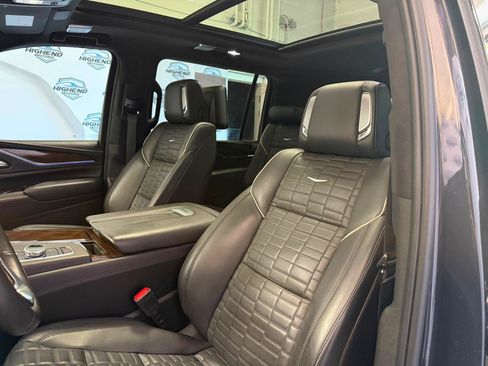 Used 2023 Cadillac Escalade ESV Sport Platinum RWD image 17