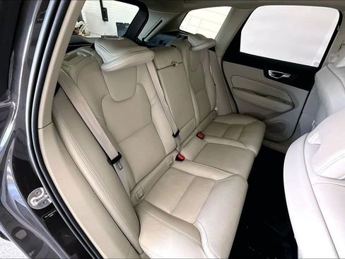 Used 2023 Volvo XC60 B5 Ultimate w/ Climate Package image 35