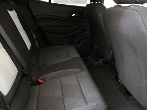 Certified 2025 Chevrolet Trax RS w/ Driver Confidence Package FWD image 32