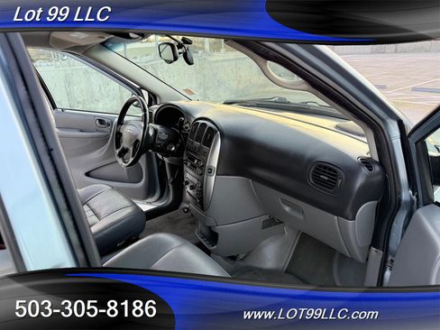 Used 2005 Chrysler Town & Country Touring w/ Luxury Group image 35