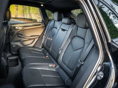 Used 2023 Porsche Macan Turbo image 36