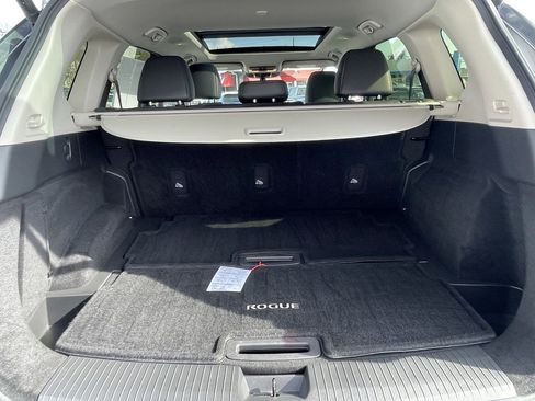 Used 2023 Nissan Rogue SL w/ SL Premium Package image 17