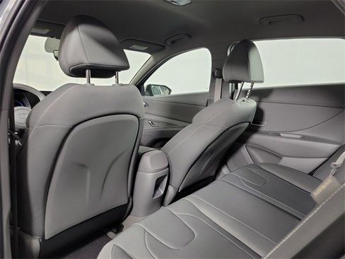 Used 2025 Hyundai Elantra Sport image 41