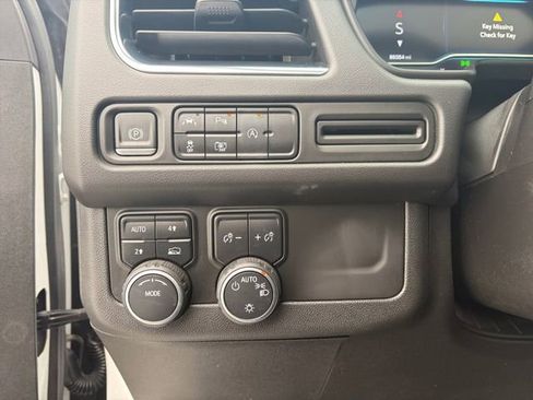 Used 2023 Chevrolet Suburban RST w/ Luxury Package image 5