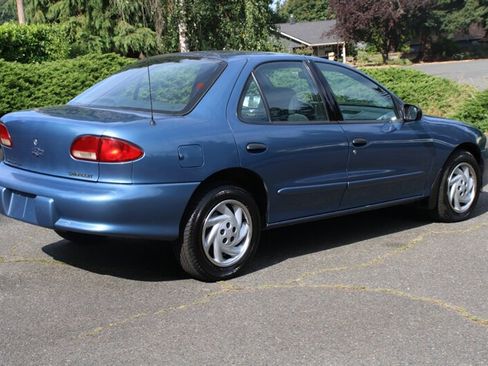 Used 1997 Chevrolet Cavalier LS w/ Preferred Equipment Group 1 FWD image 3