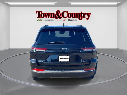 Certified 2023 Jeep Grand Cherokee Laredo image 5