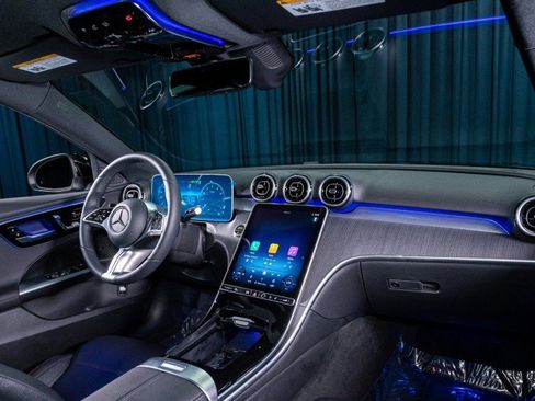 Used 2025 Mercedes-Benz C 300 Sedan image 4