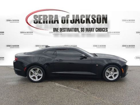 Used 2022 Chevrolet Camaro LT RWD image 9