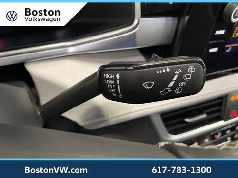 Used 2025 Volkswagen Taos SE w/ Panoramic Sunroof Package image 13