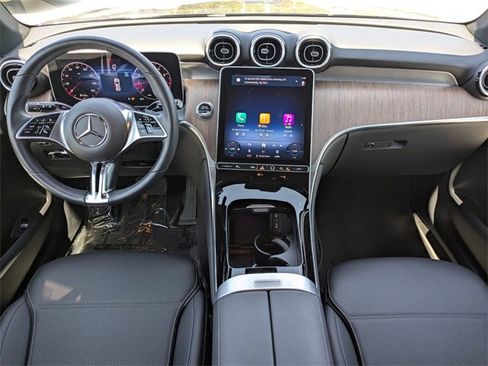 Used 2025 Mercedes-Benz GLC 300 image 16