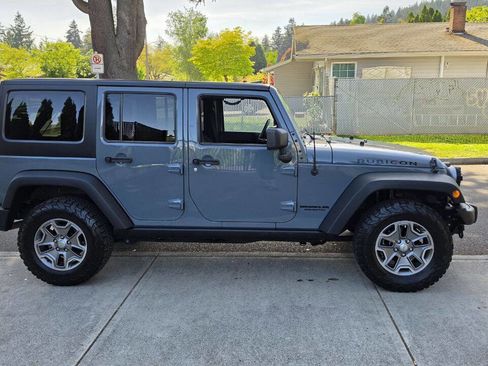 Used 2015 Jeep Wrangler Unlimited Rubicon w/ Connectivity Group AWD/4WD image 4