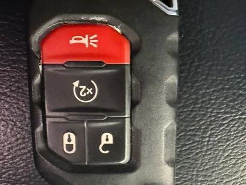 Used 2018 Jeep Wrangler Unlimited Rubicon w/ Dual Top Group AWD/4WD image 25