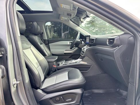 Used 2023 Ford Explorer XLT w/ Equipment Group 202A image 7