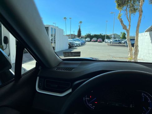 Used 2025 Toyota RAV4 LE image 34