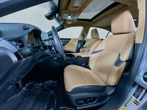 Certified 2025 Lexus ES 350 image 22