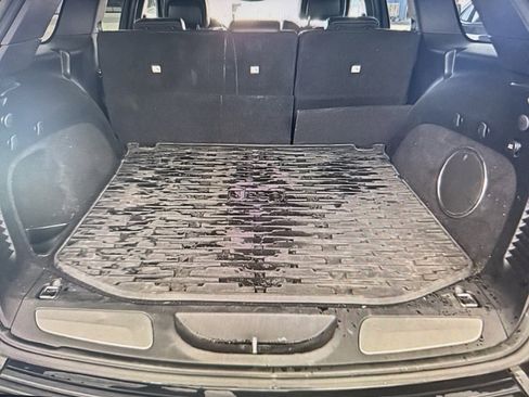 Used 2018 Jeep Grand Cherokee Overland w/ Jeep Active Safety Group image 11