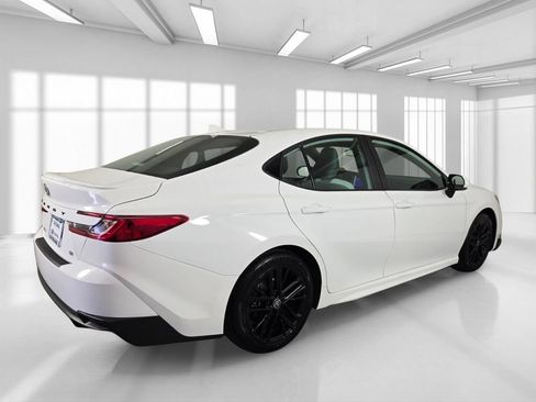 Used 2025 Toyota Camry SE w/ Multimedia Upgrade Package FWD image 8