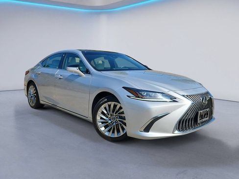 Used 2021 Lexus ES 350 Ultra Luxury w/ Accessory Package 2 FWD image 2