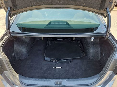 Used 2025 Nissan Altima 2.5 SV FWD image 28