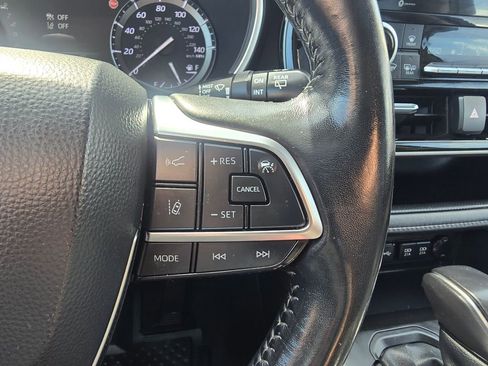 Used 2021 Toyota Highlander XLE image 22