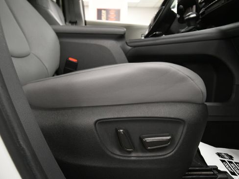Used 2024 Toyota Sienna XLE FWD image 29