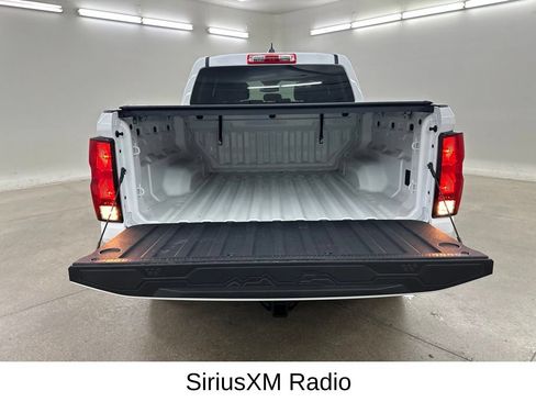 Used 2024 Chevrolet Colorado LT AWD/4WD image 18