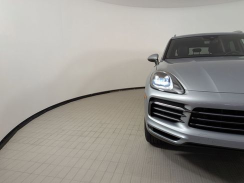 Certified 2023 Porsche Cayenne Platinum Edition AWD/4WD image 12