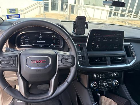 Used 2024 GMC Yukon AT4 w/ Technology Package AWD/4WD image 25