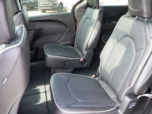New 2026 Chrysler Pacifica Limited w/ S Appearance Package image 12